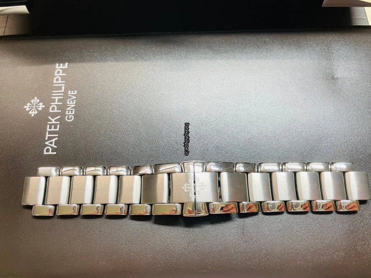 Alternative view of Patek Philippe Aquanaut 5167a-001 40MM Steel Case Automatic