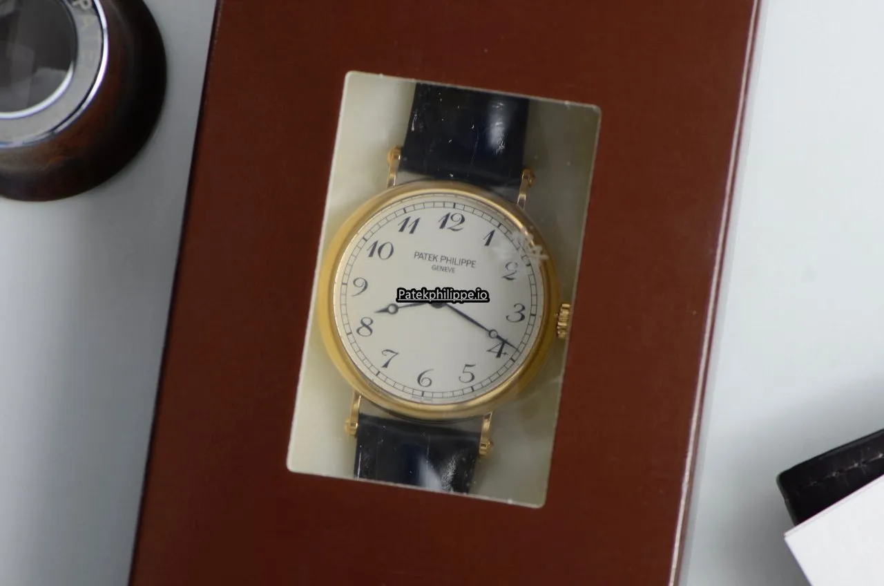 Alternative view of Patek Philippe Calatrava 7200r-010 34.6MM Rose Gold Case Automatic