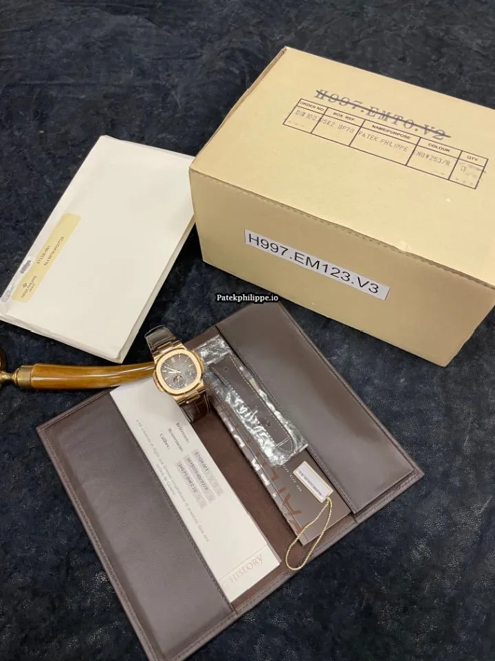 Patek Philippe Nautilus 5712r-001 40x38MM Rose Gold Case Automatic