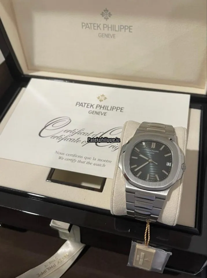 Patek Philippe Nautilus 5711/1a-010 40x38MM Steel Case Automatic