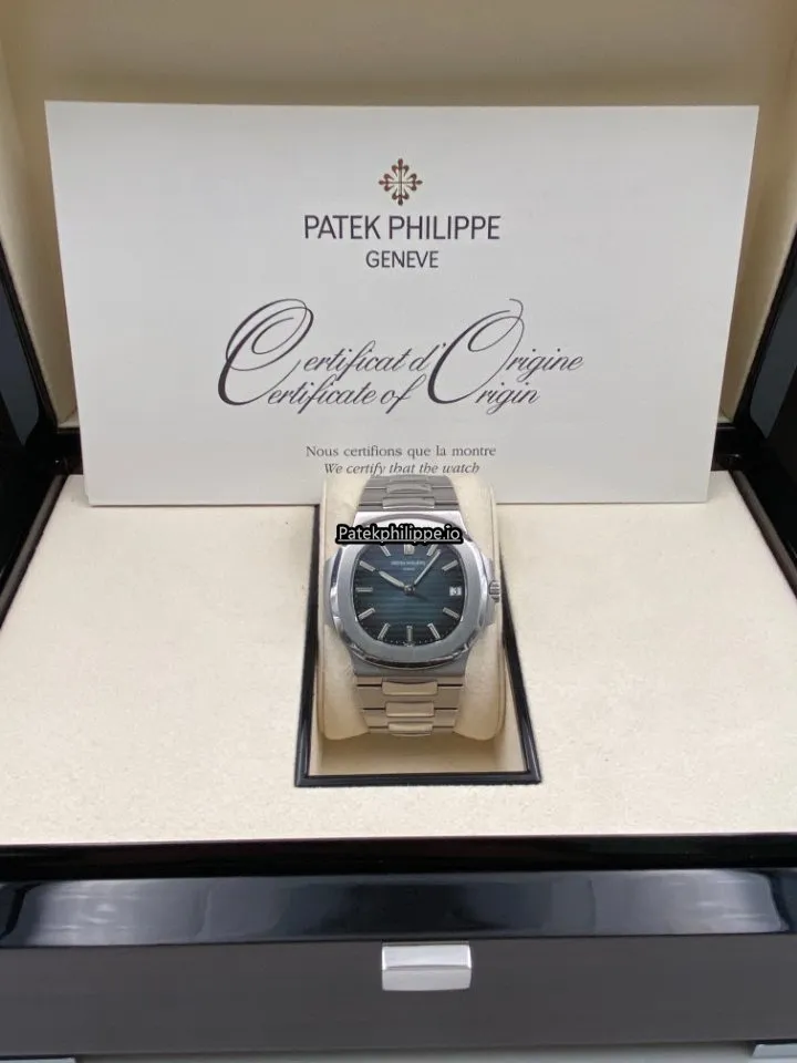 Patek Philippe Nautilus 5711/1a-010 40x38MM Steel Case Automatic