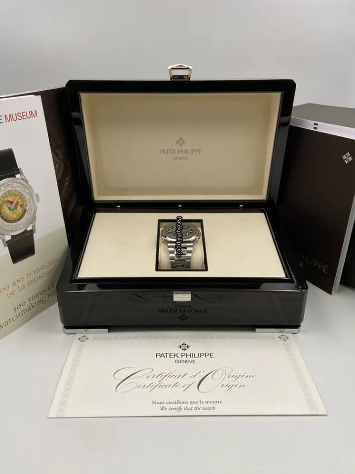 Patek Philippe Nautilus 5712/1a-001 40x38MM Steel Case Automatic