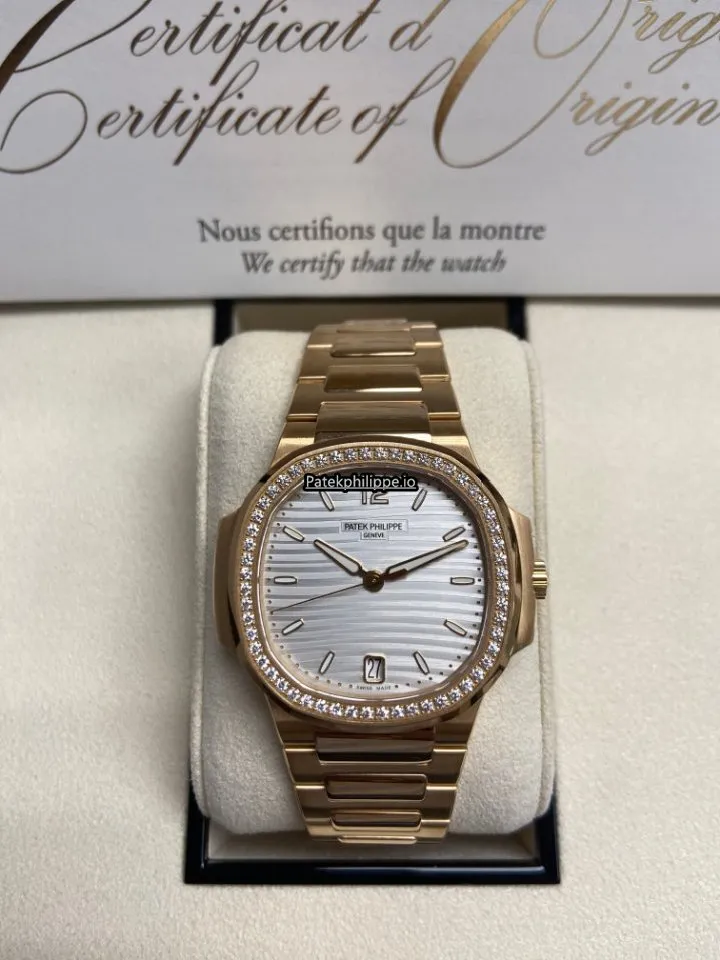 Alternative view of Patek Philippe Nautilus 7118/1r-010 35.2MM Rose Gold Case Automatic