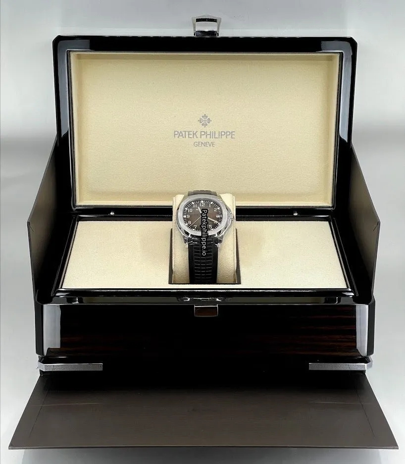 Alternative view of Patek Philippe Aquanaut 5167a-001 40MM Steel Case Automatic