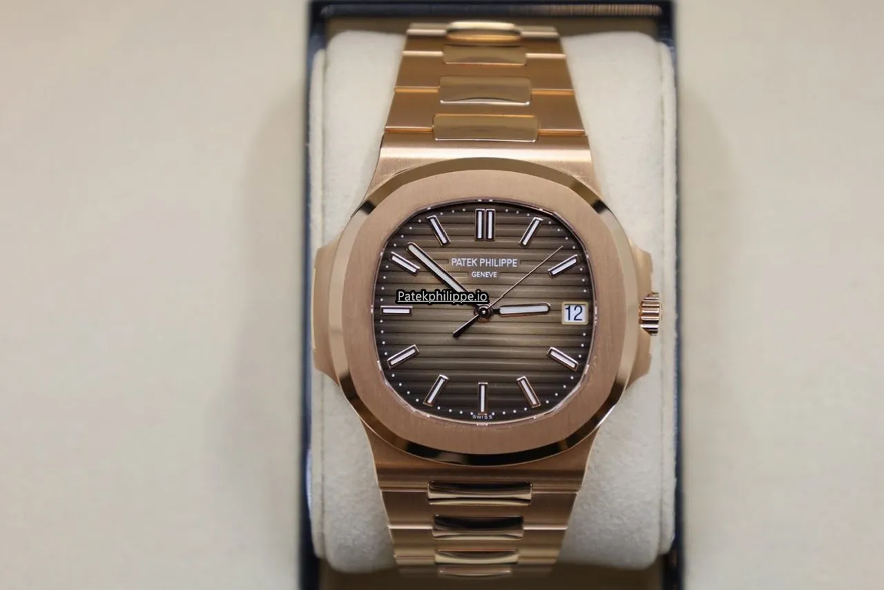Patek Philippe Nautilus 5711/1r-001 40MM Rose Gold Case Automatic