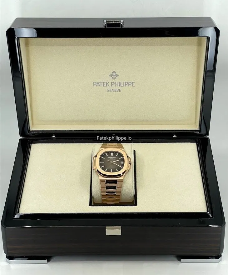 Alternative view of Patek Philippe Nautilus 5711/1r-001 40MM Rose Gold Case Automatic