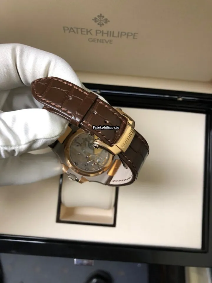 Alternative view of Patek Philippe Nautilus 5712gr-001 40MM Rose Gold Case Automatic