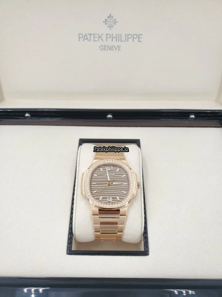 Alternative view of Patek Philippe Nautilus 7118/1200r-010 35.2MM Rose Gold Case Automatic