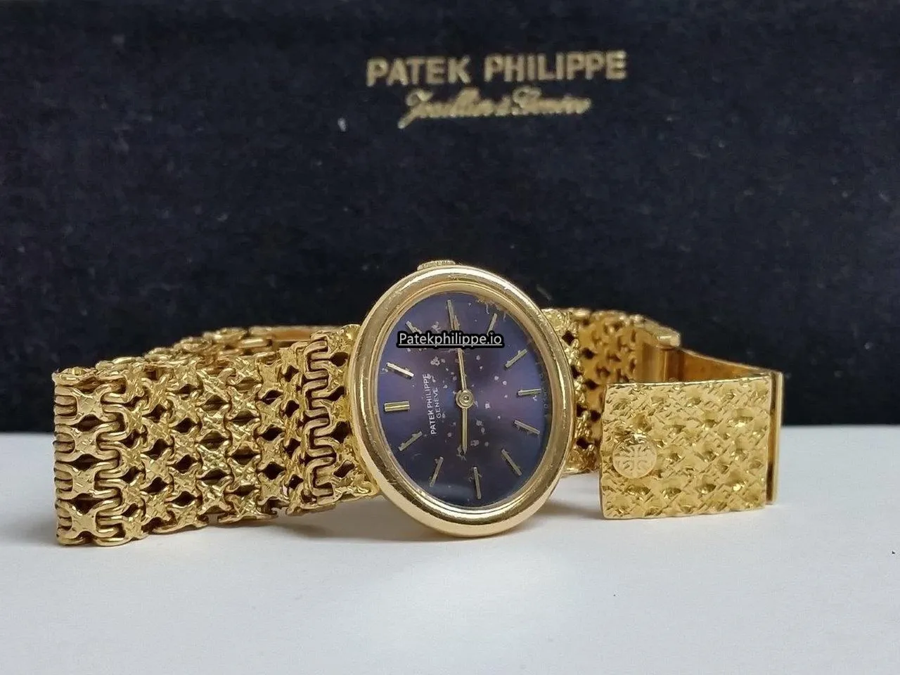 Alternative view of Patek Philippe Calatrava Patek 4176/1 24MM Yellow Gold Case Manual Winding