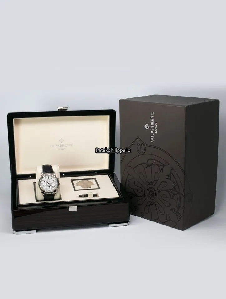 Alternative view of Patek Philippe Perpetual Calendar 5270g-018 41MM White Gold Case Manual Winding