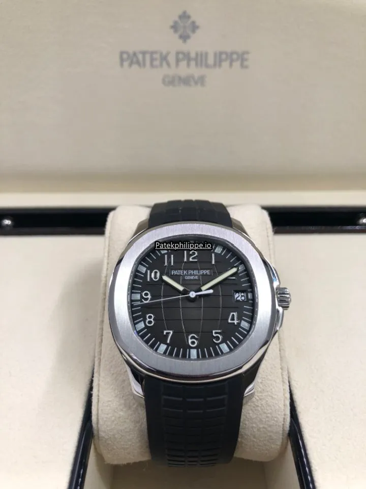 Alternative view of Patek Philippe Aquanaut 5167a-001 40MM Steel Case Automatic
