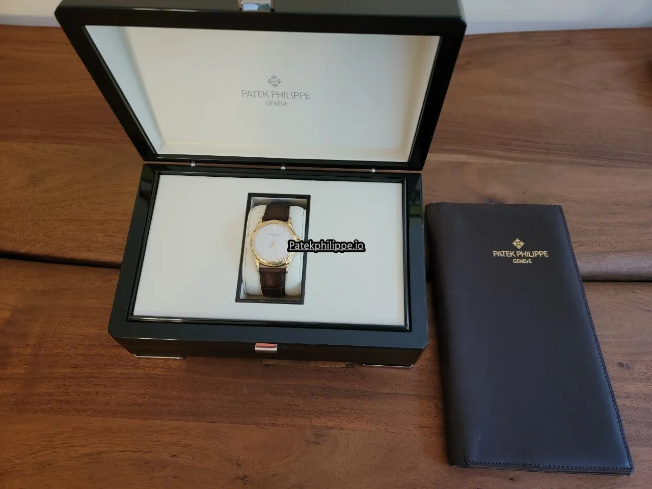 Alternative view of Patek Philippe Calatrava 5127j-001 37MM Rose Gold Case Automatic