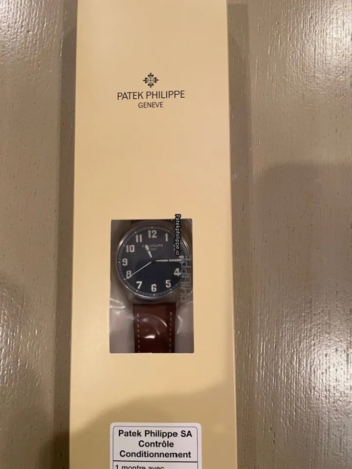 Alternative view of Patek Philippe Calatrava 5522a-001 42MM Steel Case Automatic
