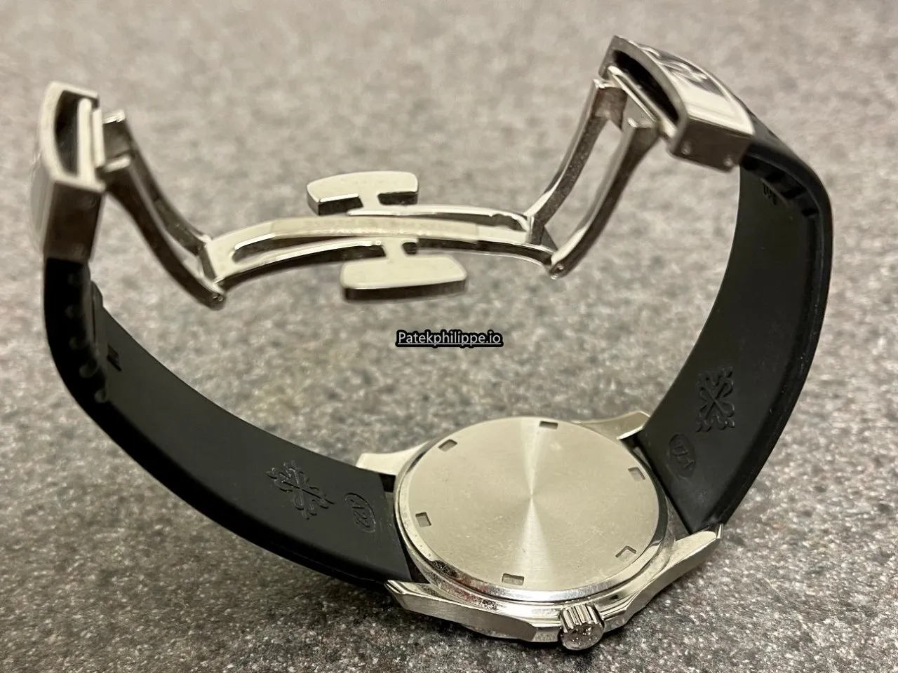 Alternative view of Patek Philippe Aquanaut 5067a-001 35.6MM Steel Case Quartz
