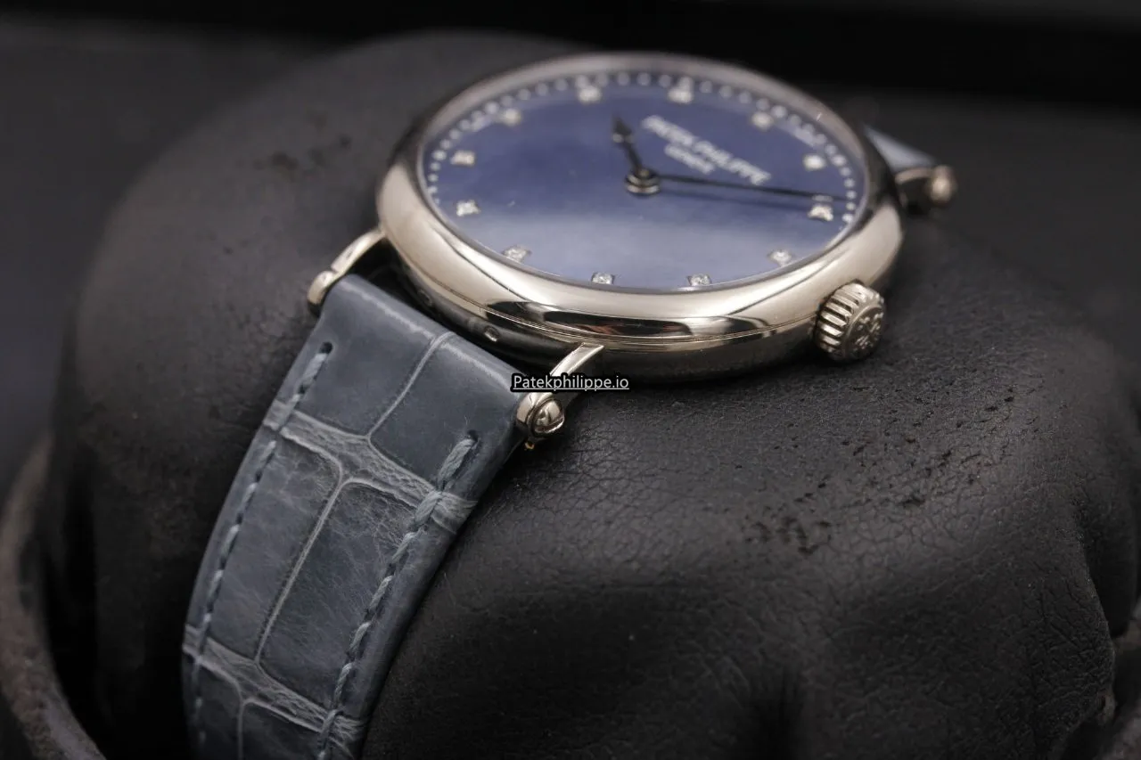 Alternative view of Patek Philippe Calatrava 7200/50g-010 34MM White Gold Case