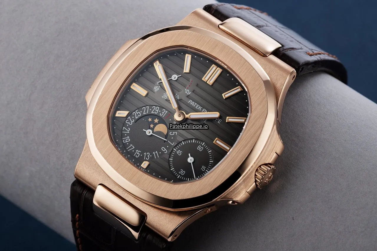 Alternative view of Patek Philippe Nautilus 5712r-001 40MM Rose Gold Case Automatic