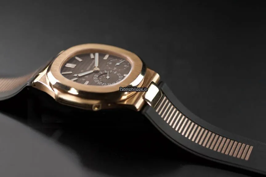 Alternative view of Patek Philippe Nautilus 5712r-001 40MM Rose Gold Case Automatic