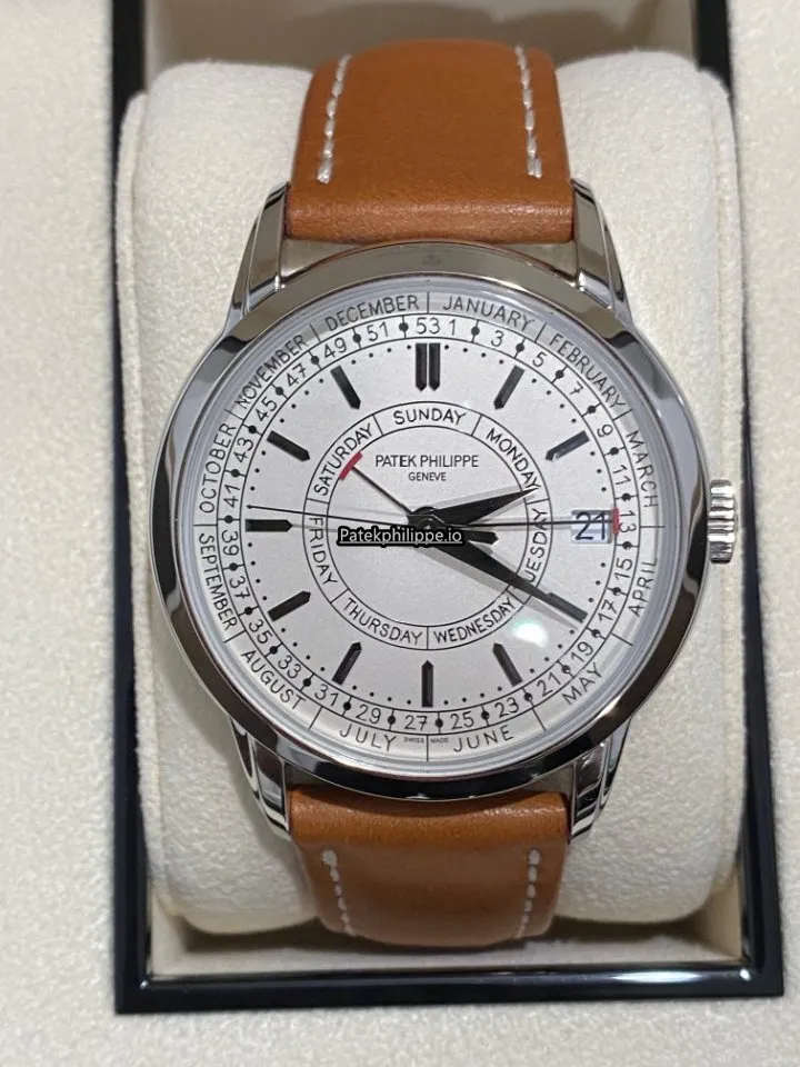 Alternative view of Patek Philippe Calatrava 5212a-001 40MM Steel Case Automatic