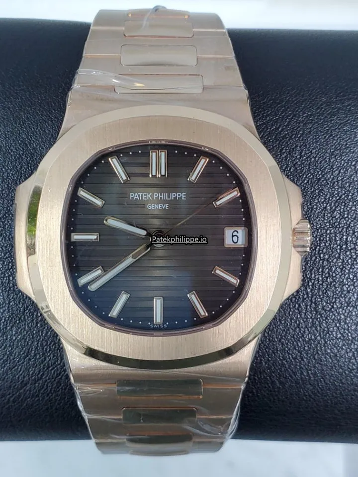 Alternative view of Patek Philippe Nautilus 5711/1r-001 40MM Rose Gold Case Automatic