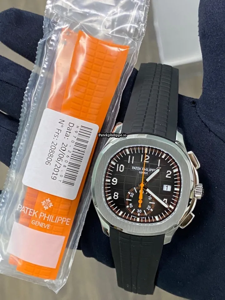 Patek Philippe Aquanaut 5968a-001 42.2MM Steel Case Automatic