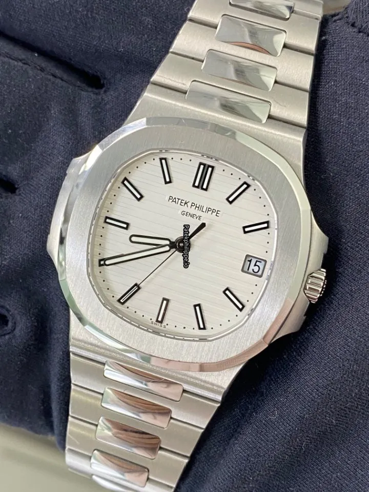 Patek Philippe Nautilus 5711/1a-011 40x38MM Steel Case Automatic
