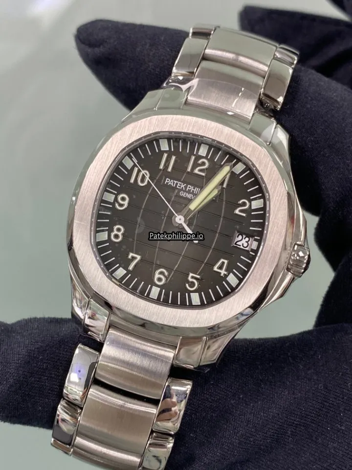 Alternative view of Patek Philippe Aquanaut 5167/1a-001 40MM Steel Case Automatic