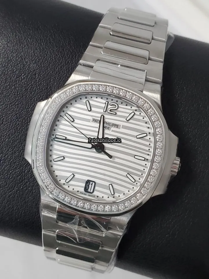 Alternative view of Patek Philippe Nautilus 7118/1200a-010 Steel Case Automatic