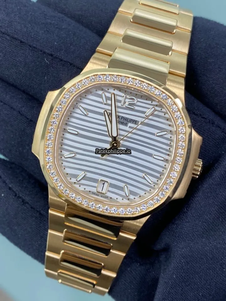 Patek Philippe Nautilus 7118/1200r-001 Rose Gold Case Automatic