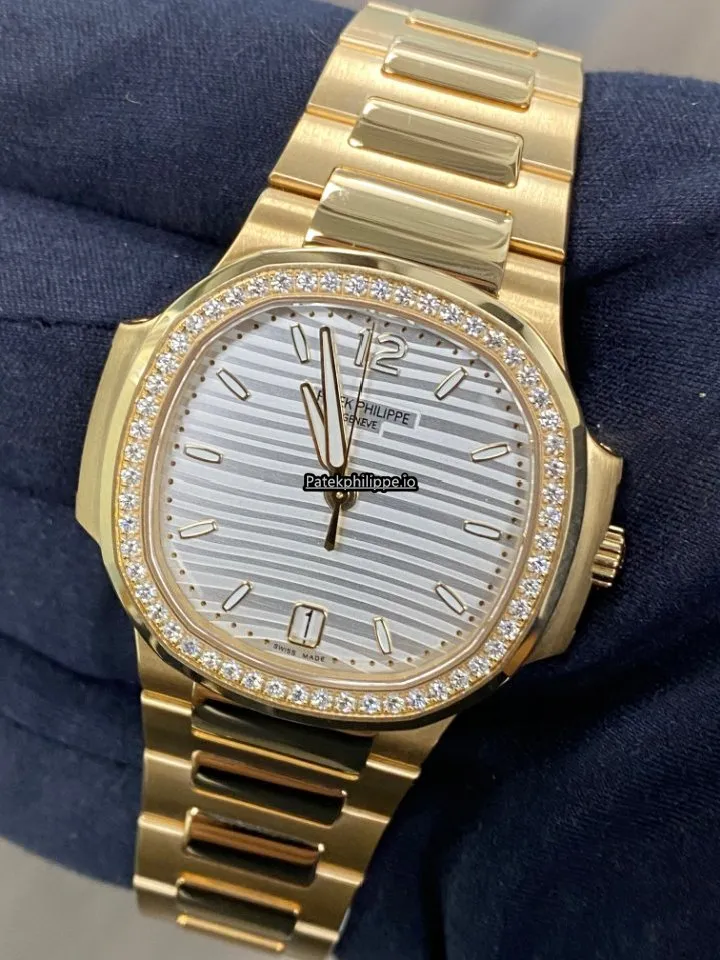 Alternative view of Patek Philippe Nautilus 7118/1200r-001 Rose Gold Case Automatic