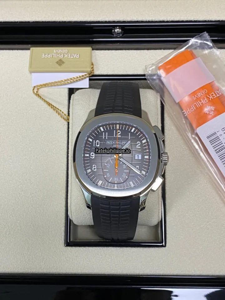Patek Philippe Aquanaut 5968a-001 42.2MM Steel Case Automatic