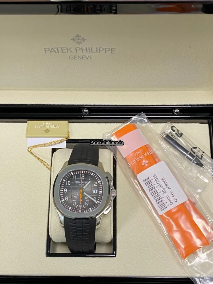 Alternative view of Patek Philippe Aquanaut 5968a-001 42.2MM Steel Case Automatic