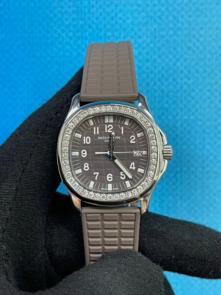 Alternative view of Patek Philippe Aquanaut 5067a-023 35.6MM Steel Case Quartz