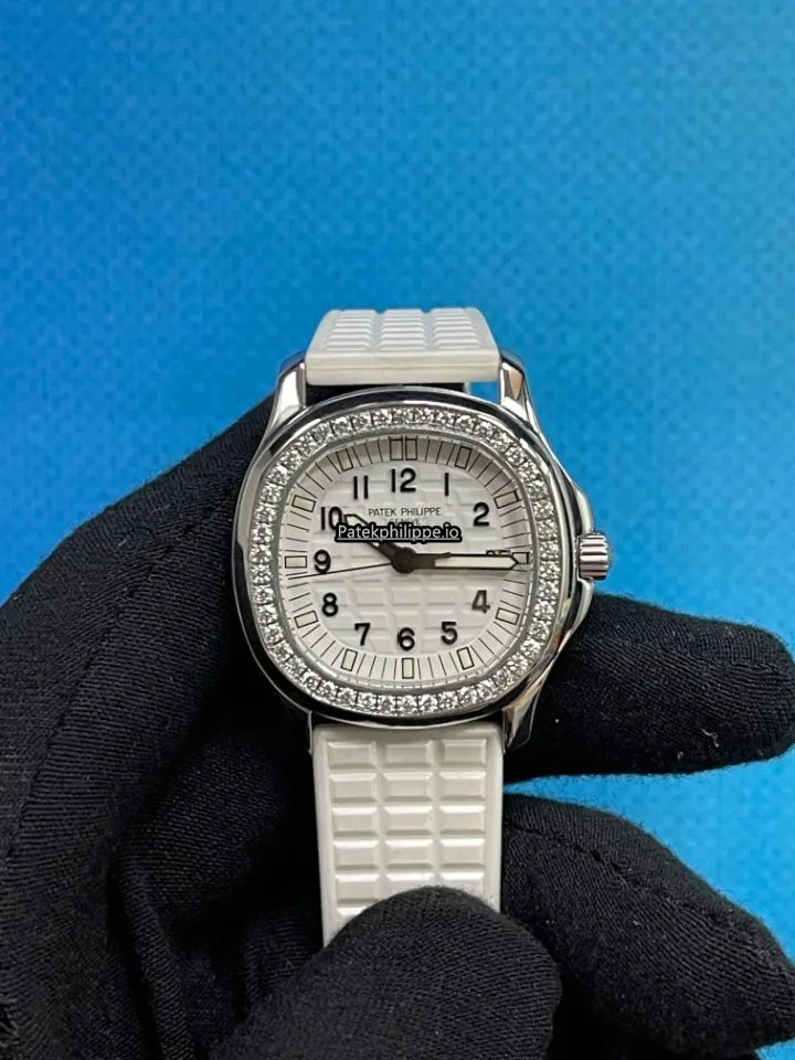 Alternative view of Patek Philippe Aquanaut 5067a-011 Steel Case Quartz