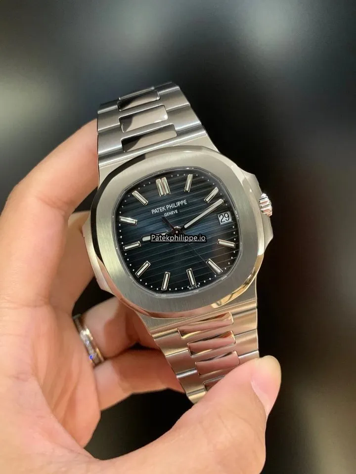Patek Philippe Nautilus 5711/1a-010 40x38MM Steel Case Automatic