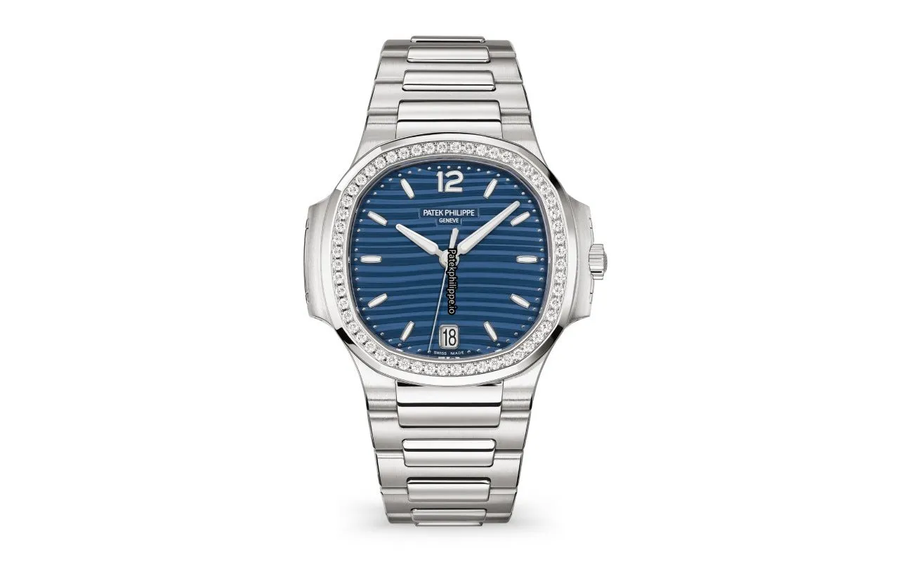 Alternative view of Patek Philippe Nautilus 7118/1200a-001 35.2MM Steel Case Automatic