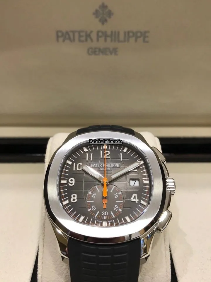 Patek Philippe Aquanaut 5968a-001 42.2MM Steel Case Automatic