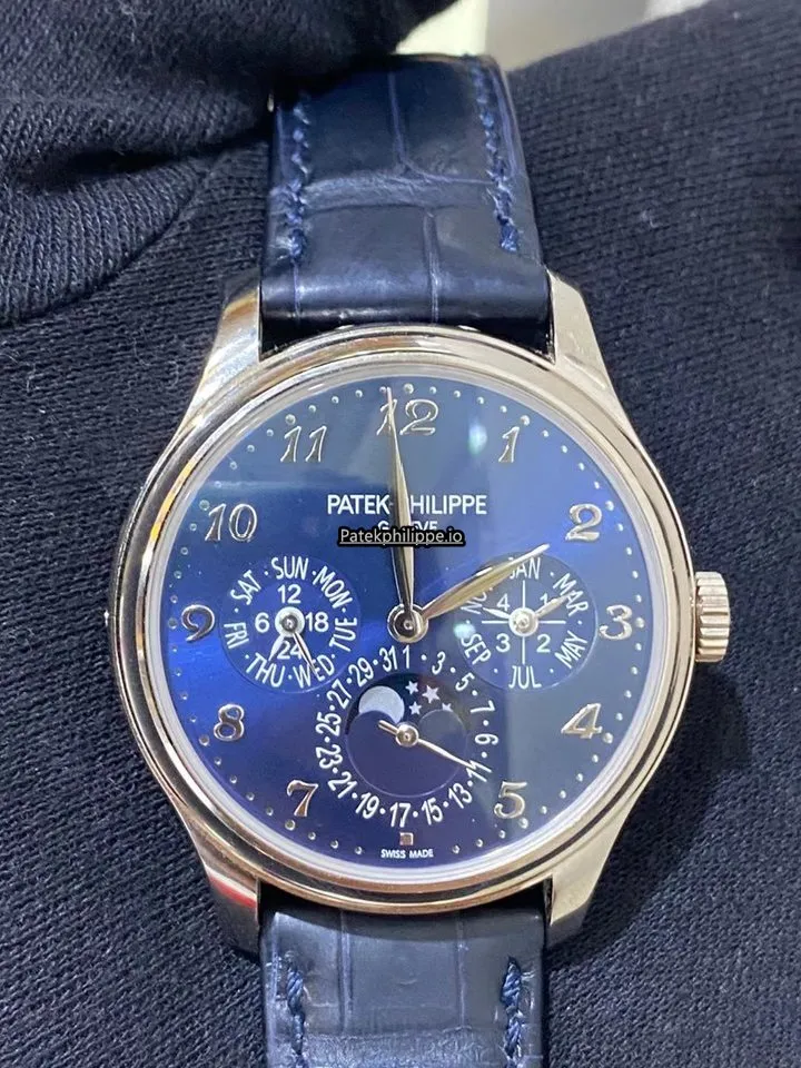 Patek Philippe Perpetual Calendar 5327g-001 39MM White Gold Case Automatic
