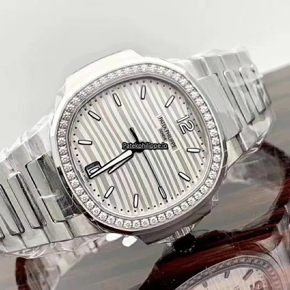 Alternative view of Patek Philippe Nautilus 7118/1200a-010 35.2MM Steel Case Automatic