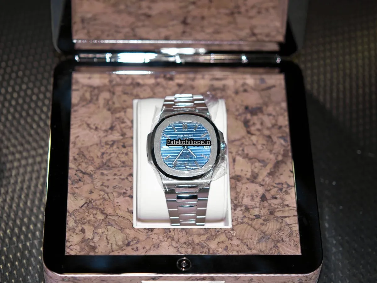 Alternative view of Patek Philippe Nautilus 5711/1p-001 40MM Platinum Case Automatic