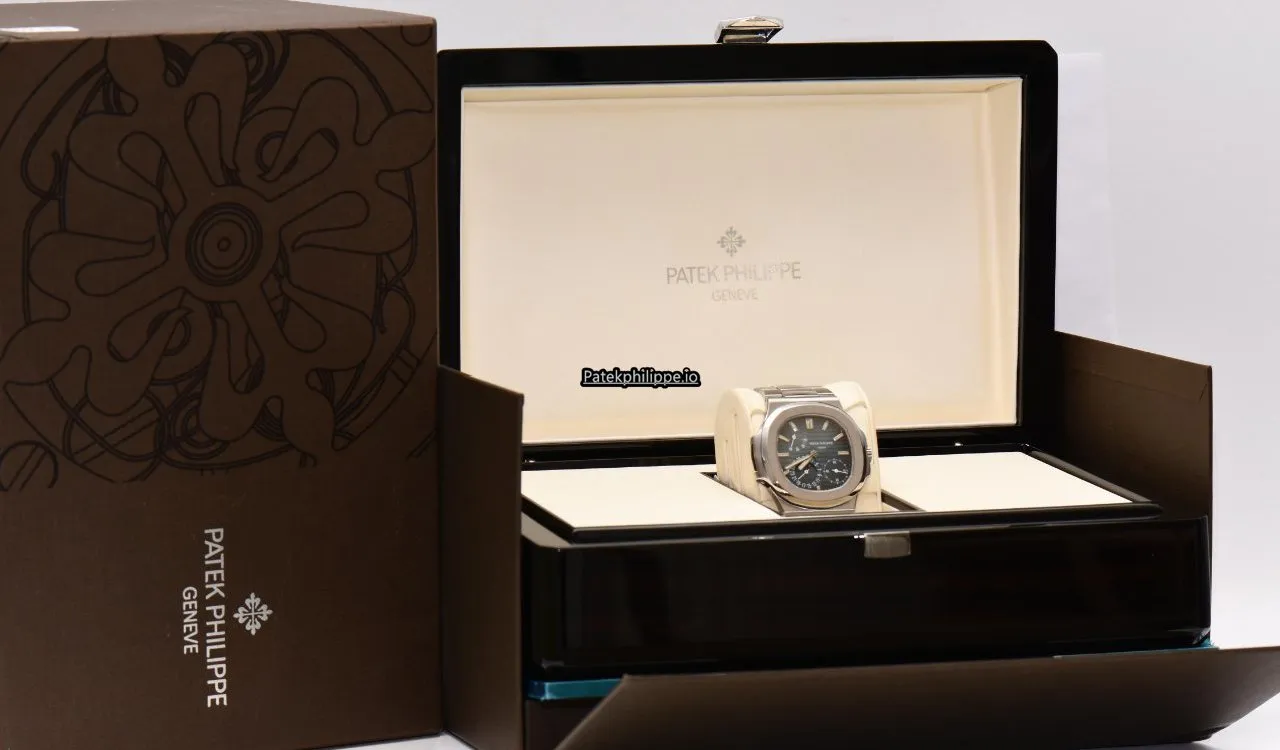 Alternative view of Patek Philippe Nautilus 5712/1a-001 40x38MM Steel Case Automatic
