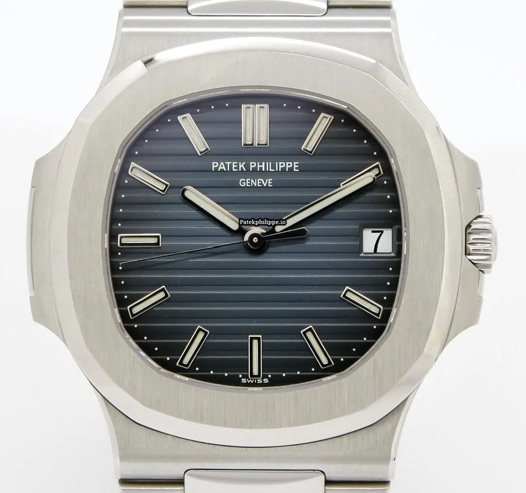Patek Philippe Nautilus 5711/1a-010 40x38MM Steel Case Automatic