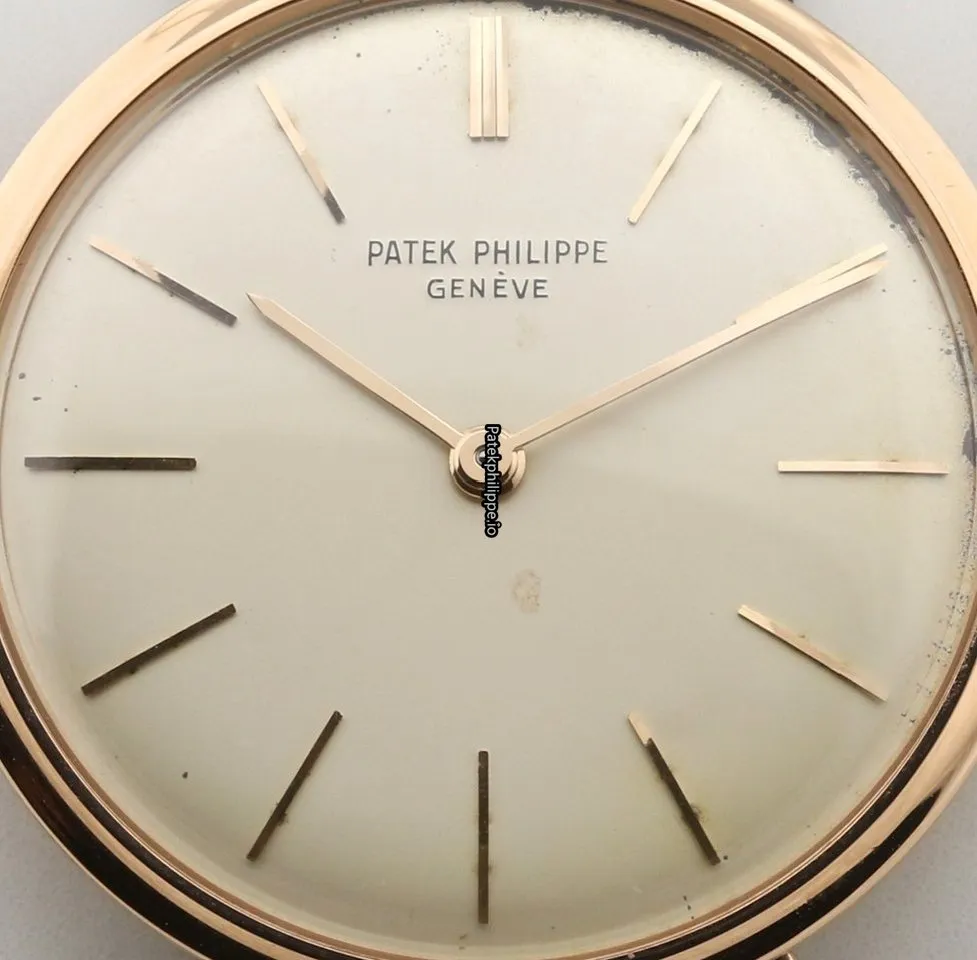 Alternative view of Patek Philippe Calatrava 2591 Herrenuhr 34MM Red Gold Case Manual Winding