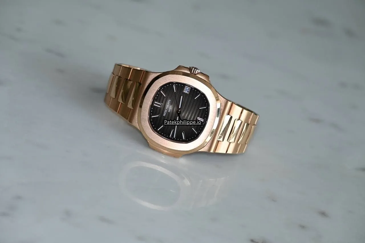 Patek Philippe Nautilus 5711/1r-001 40MM Rose Gold Case Automatic