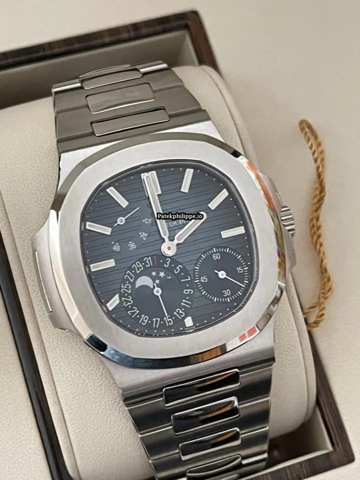Patek Philippe Nautilus 5712/1a-001 40x38MM Steel Case Automatic