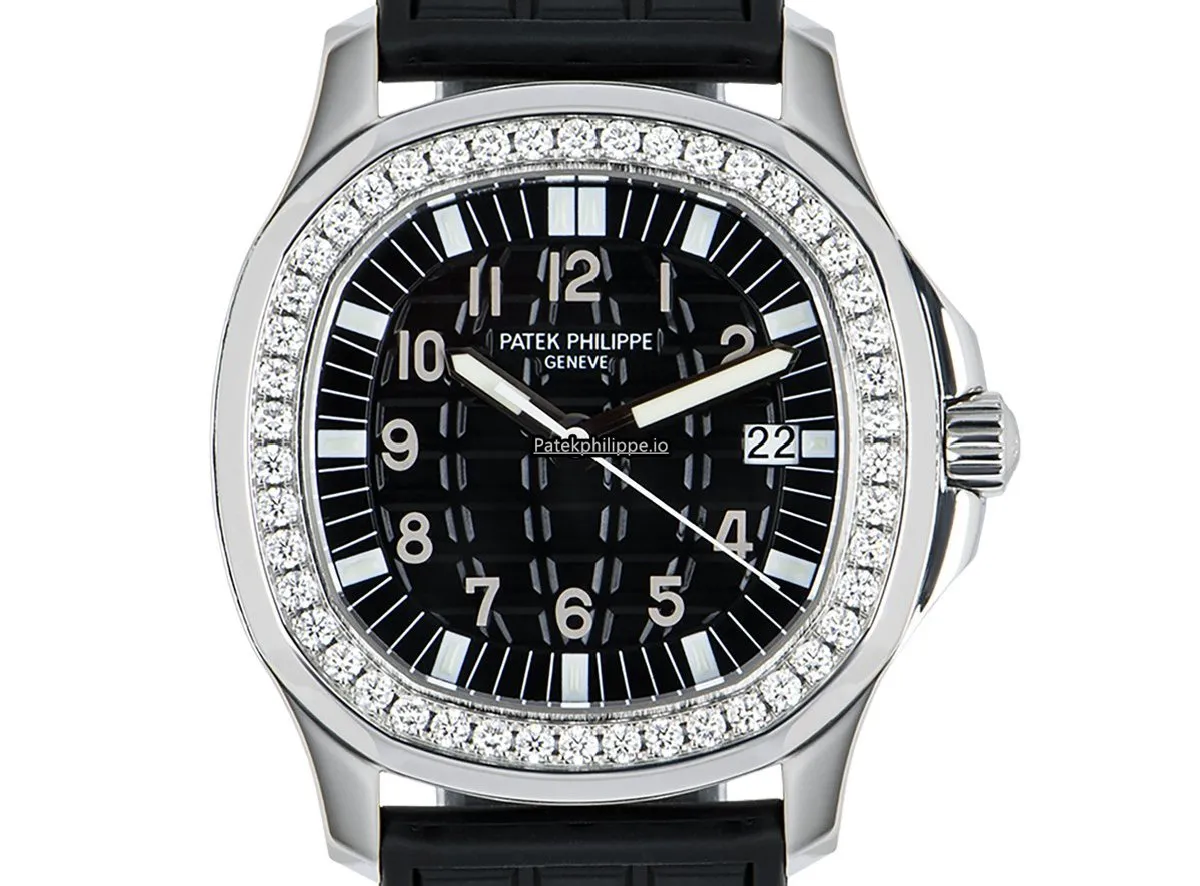 Alternative view of Patek Philippe Aquanaut 5067a-001 35.6MM Steel Case Quartz