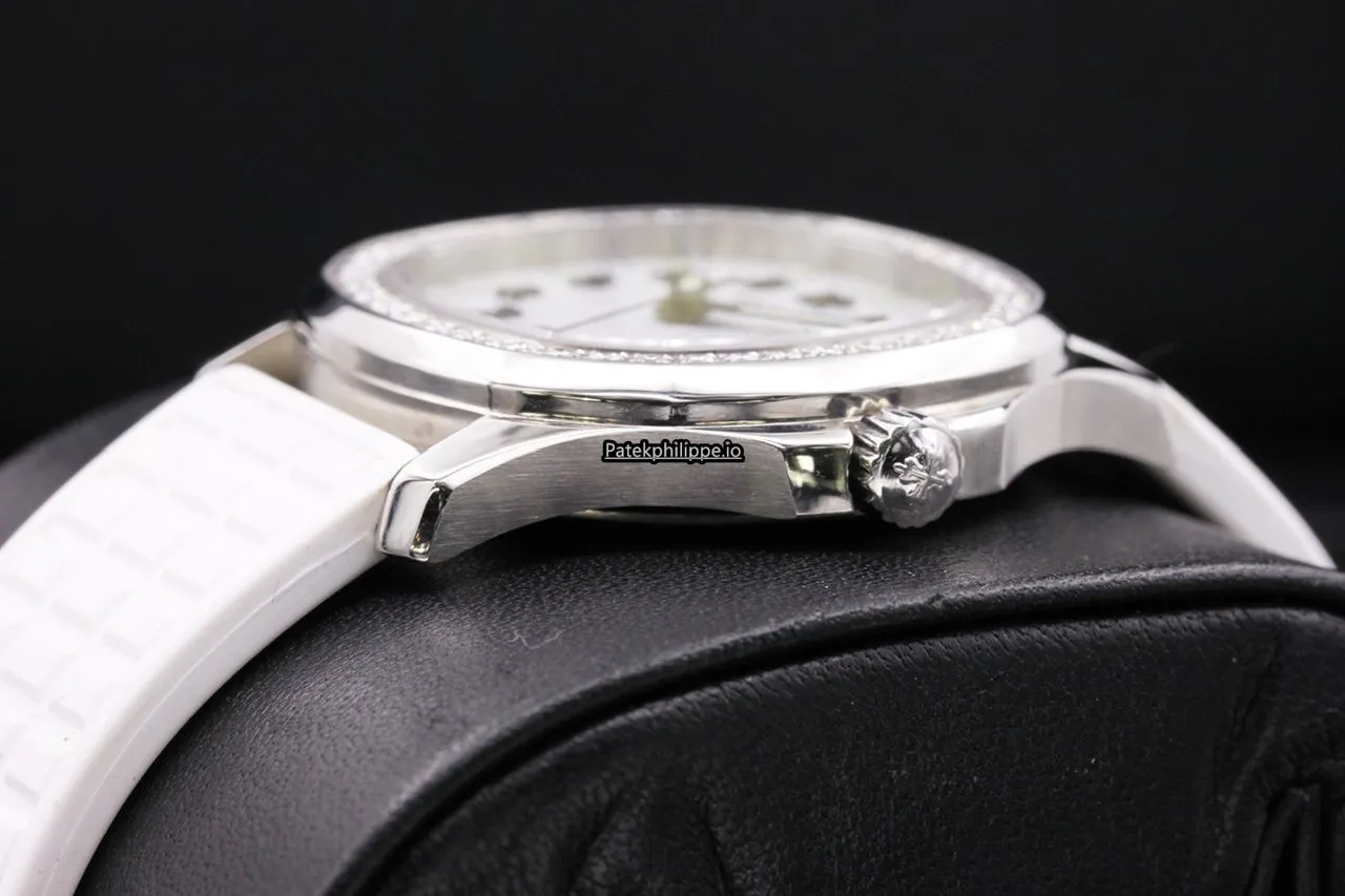 Alternative view of Patek Philippe Aquanaut 5067a-011 35.6MM Steel Case Quartz