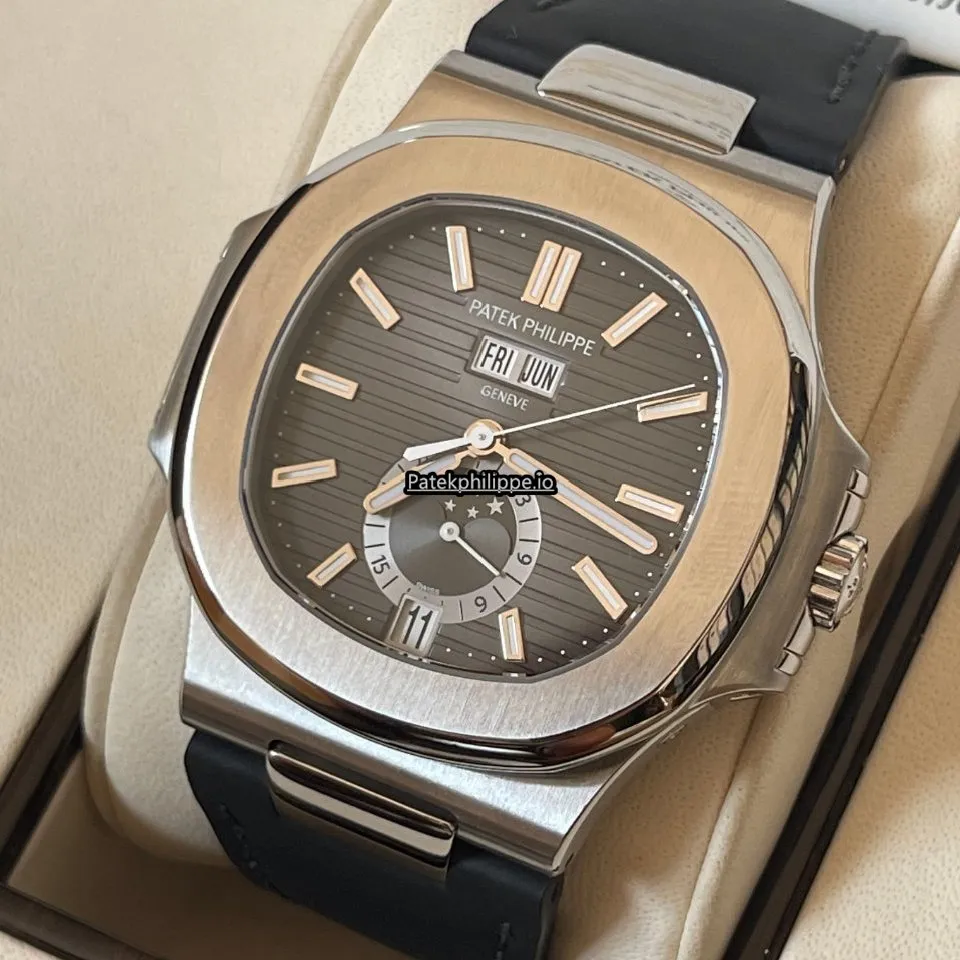 Patek Philippe Nautilus 5726a-001 40.5x40MM Steel Case Automatic