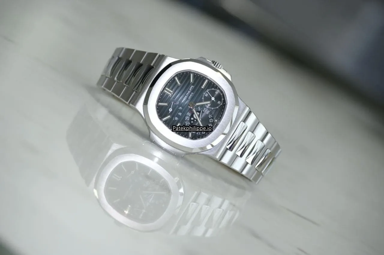 Patek Philippe Nautilus 5712/1a-001 40x38MM Steel Case Automatic