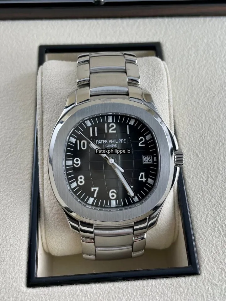 Alternative view of Patek Philippe Aquanaut 5167/1a-001 40MM Steel Case Automatic