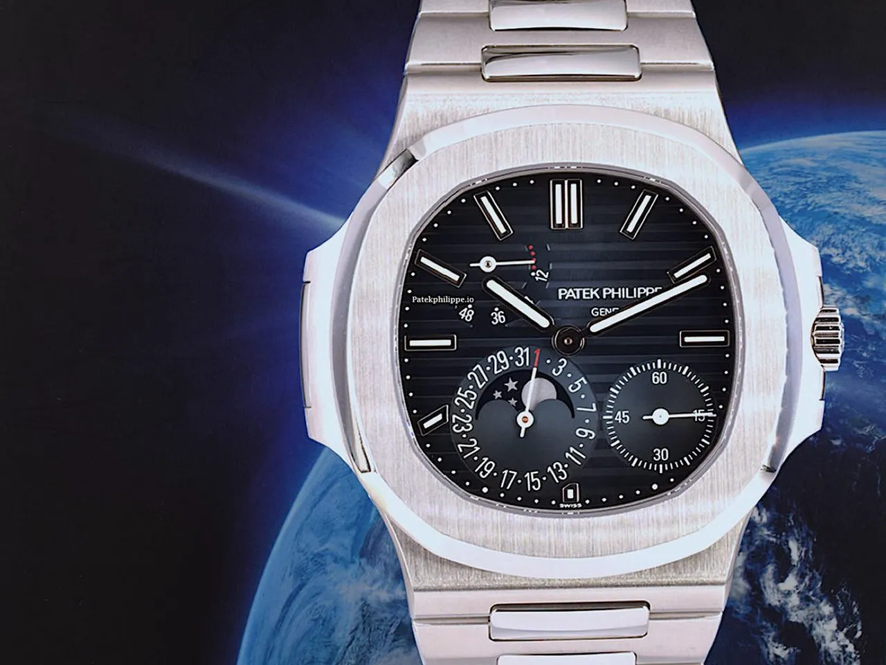 Patek Philippe Nautilus 5712/1a-001 40x38MM Steel Case Automatic